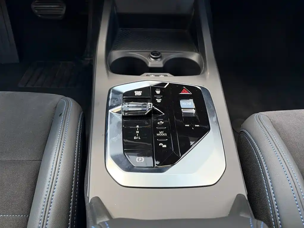 BMW 2 Series 2025 — фото 13