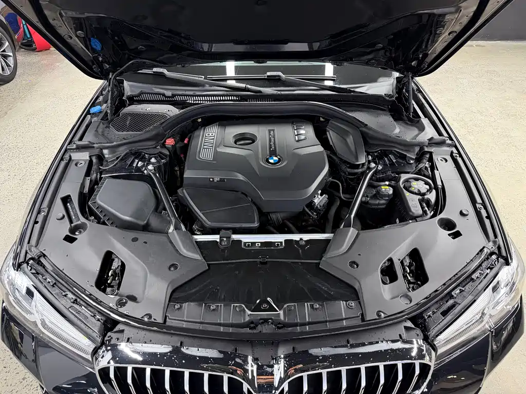 BMW 5 Series 2017 — фото 22