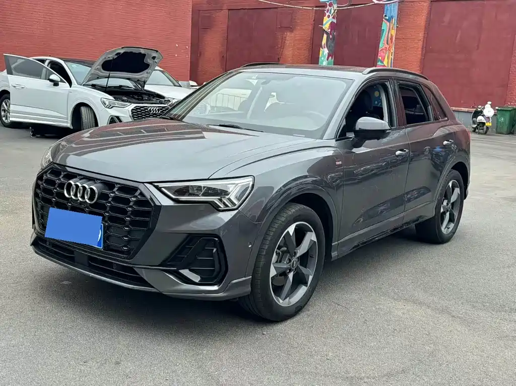 Audi Q3 2021 — фото 1
