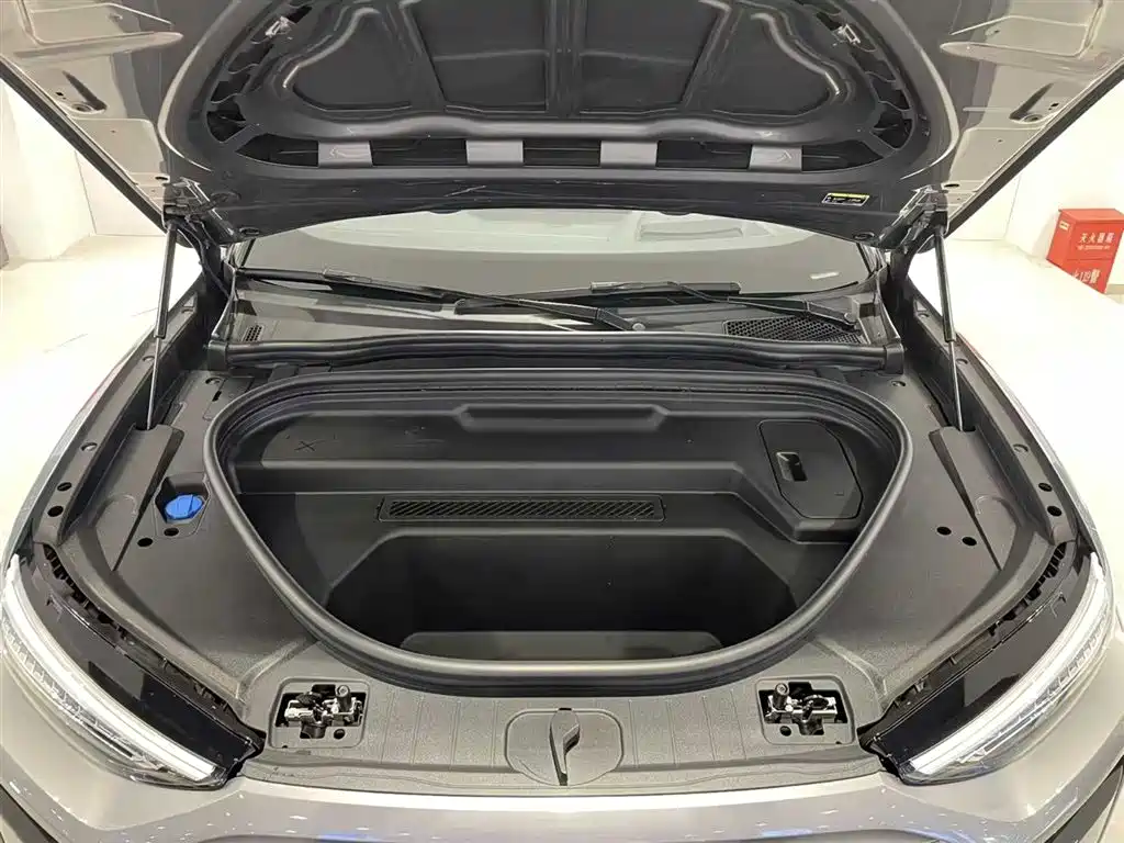Audi Q6L e-tron 2025 — фото 9