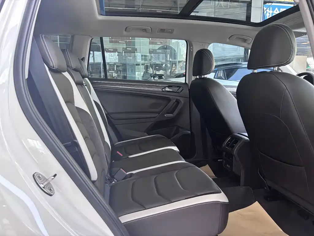 Volkswagen Tiguan L 2018 — фото 8