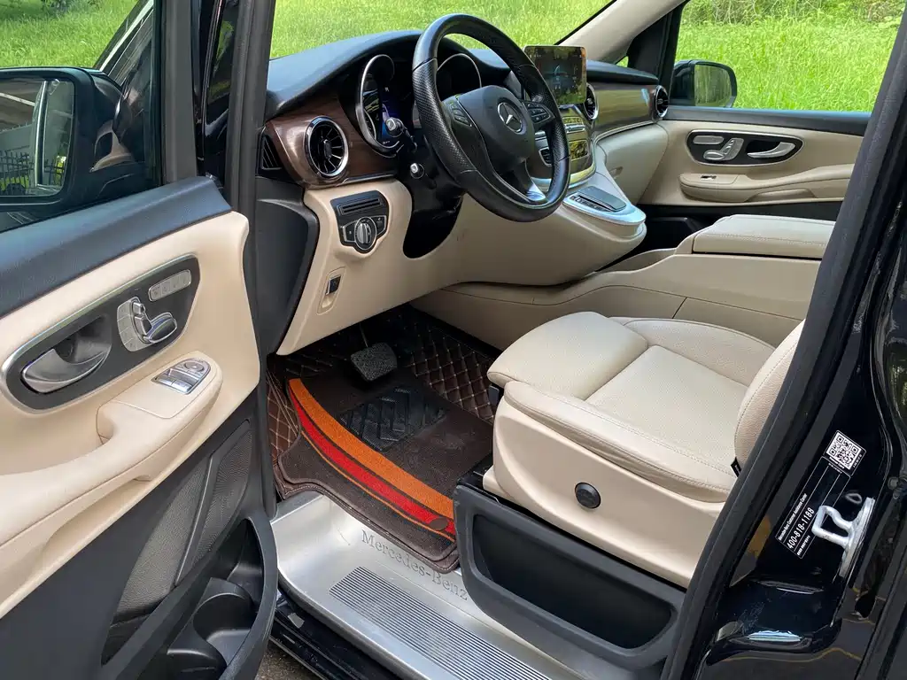 Mercedes-Benz V-Class 2023 — фото 8