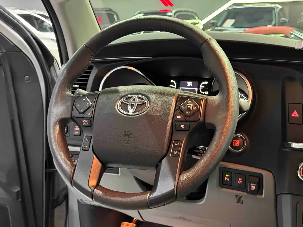 Toyota Sequoia 2024 — фото 12