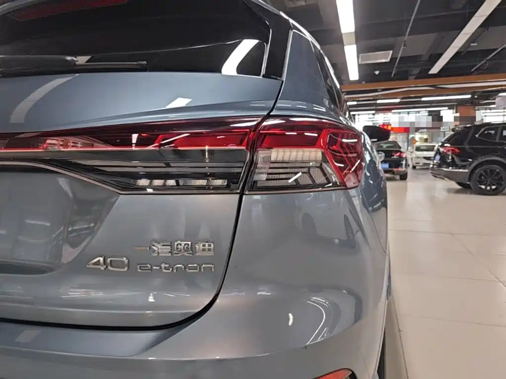 Audi Q4 e-tron 2024 — фото 8