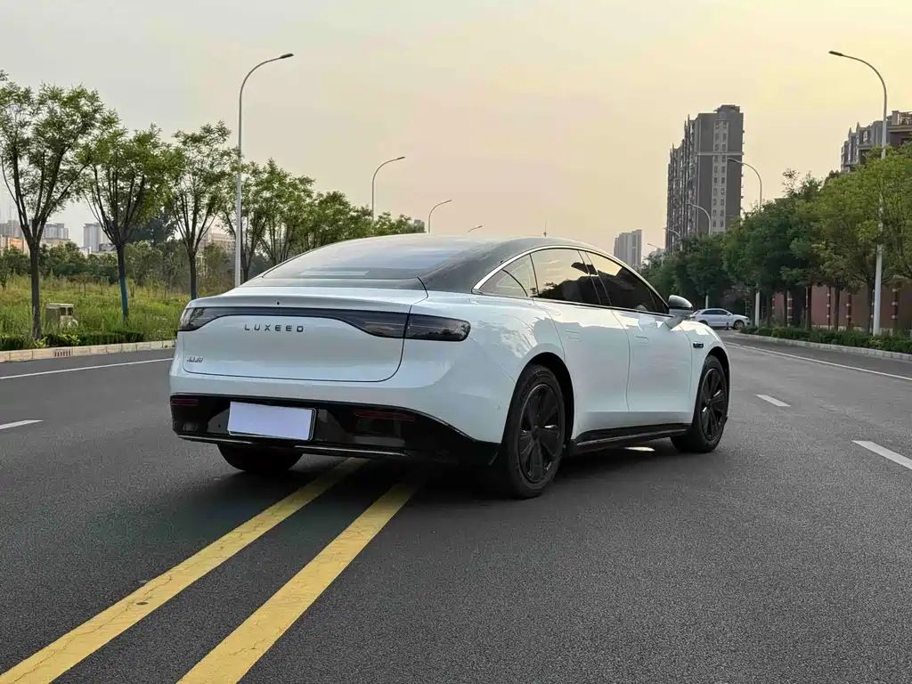 Luxeed Zhijie S7 2024