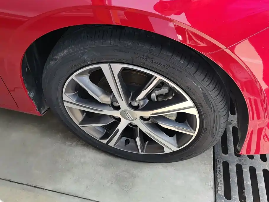 Geely Emgrand 2021