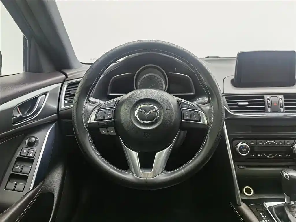 Mazda CX-4 2016 — фото 11
