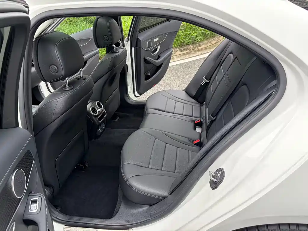 Mercedes-Benz C-Class 2022 — фото 8