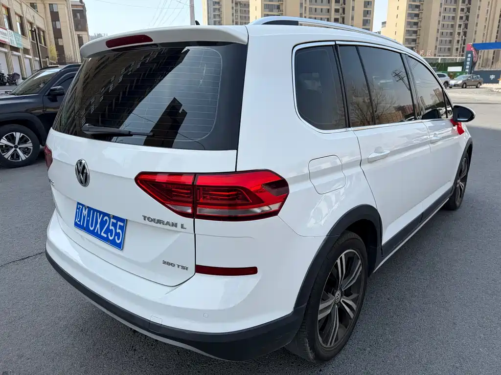 Volkswagen Touran 2018 — фото 5