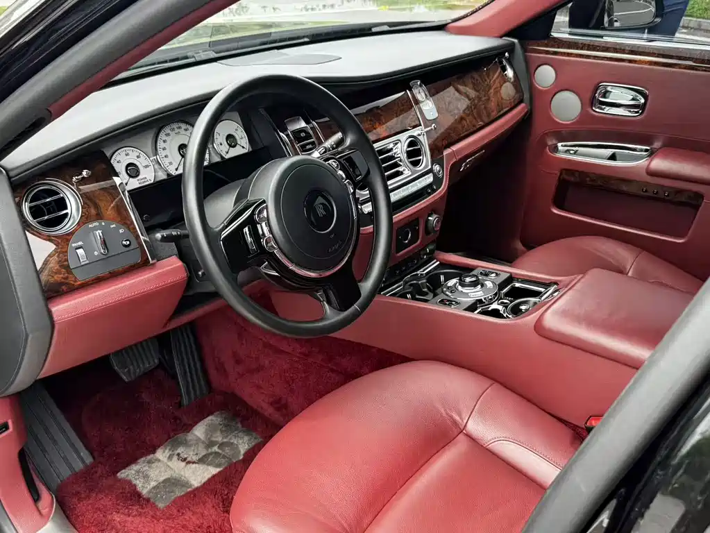 Rolls-Royce Ghost 2012 — фото 12