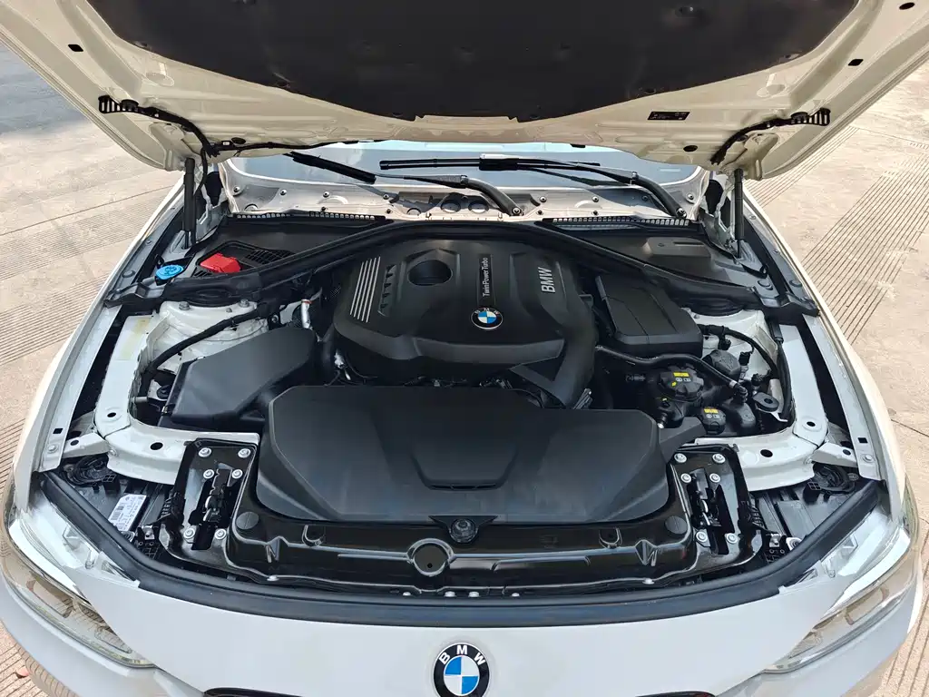 BMW 3 Series 2019 — фото 17