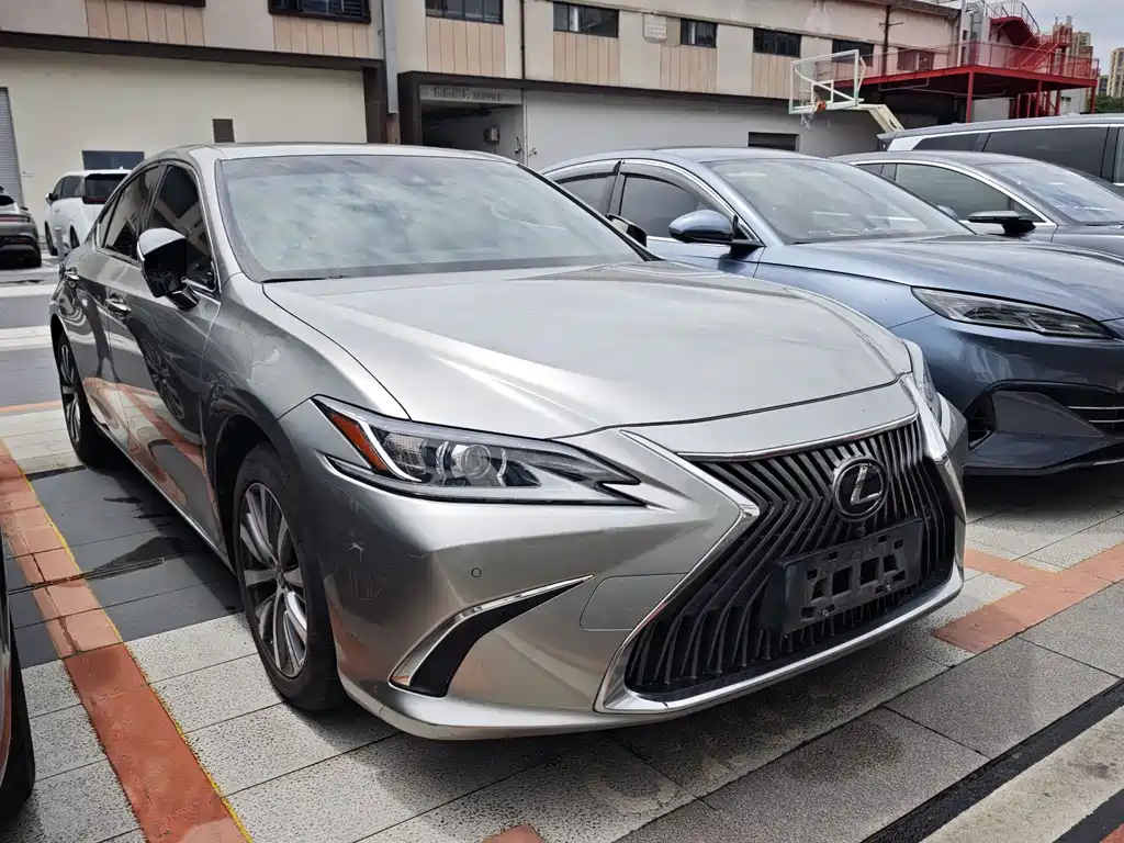 Lexus ES 2019 — фото 3