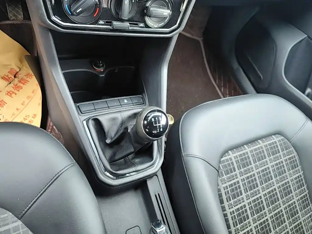 Volkswagen Jetta 2018 — фото 14