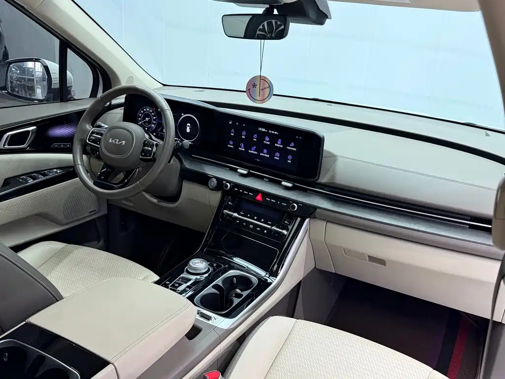 Kia Carnival 2021 — фото 17