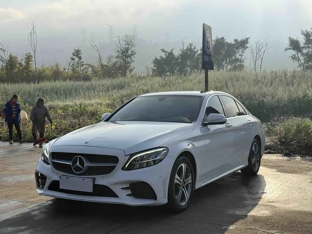 Mercedes-Benz C-Class 2019 — фото 19