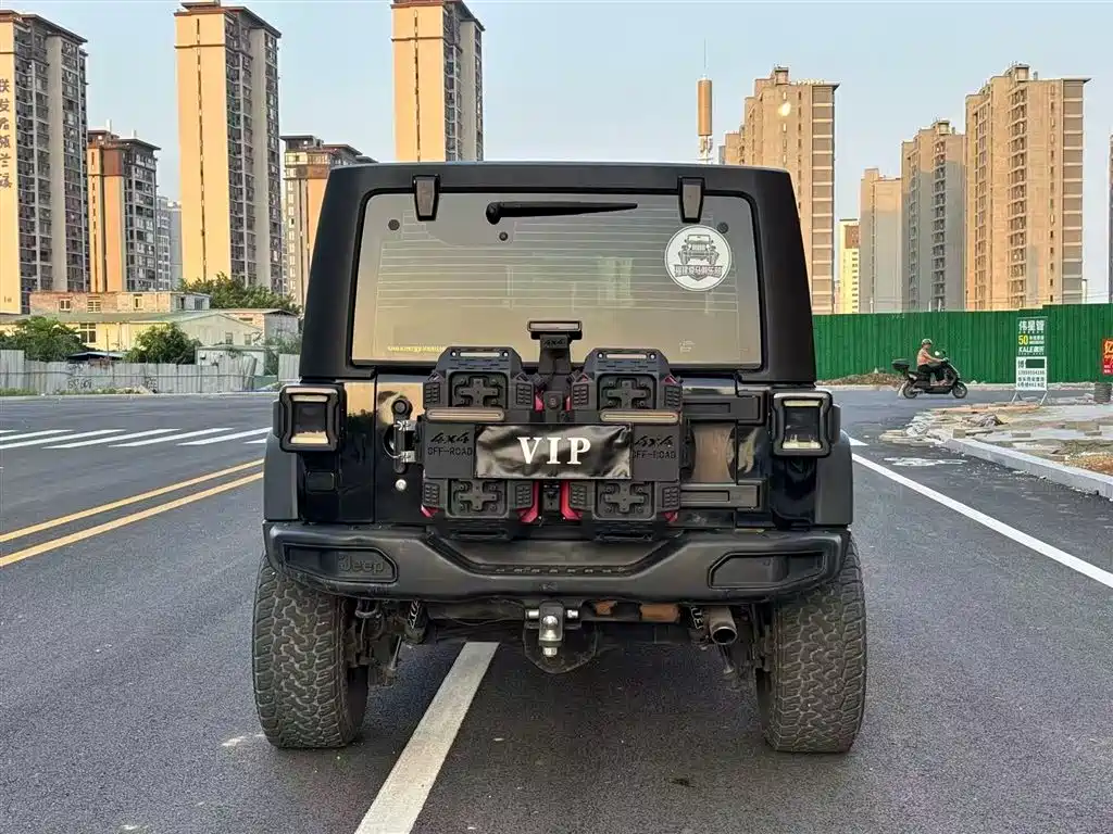 Jeep Wrangler 2013 — фото 7