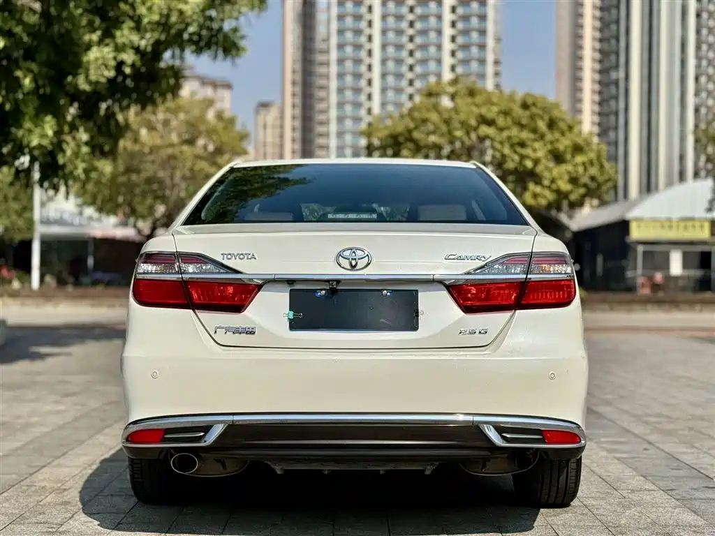 Toyota Camry 2017 — фото 5