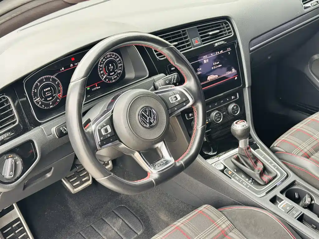 Volkswagen Golf GTI 2018 — фото 5