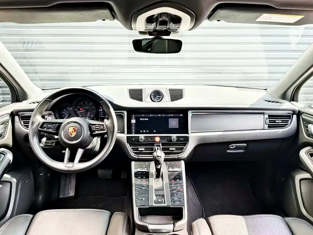 Porsche Macan 2022 — фото 11