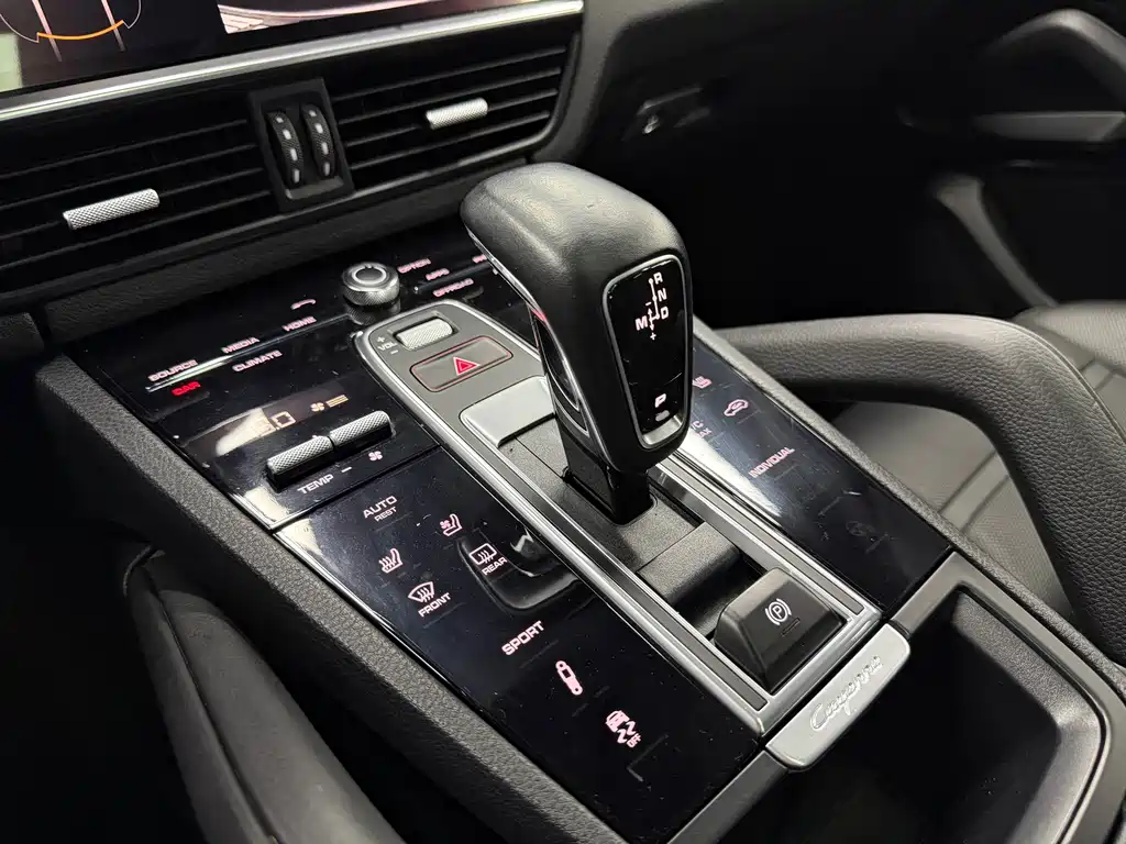 Porsche Cayenne 2018 — фото 17