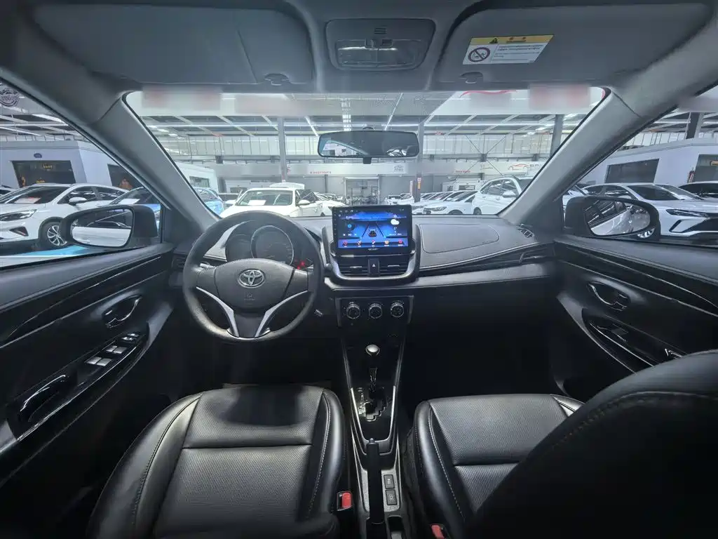 Toyota Yaris L 2021 — фото 13