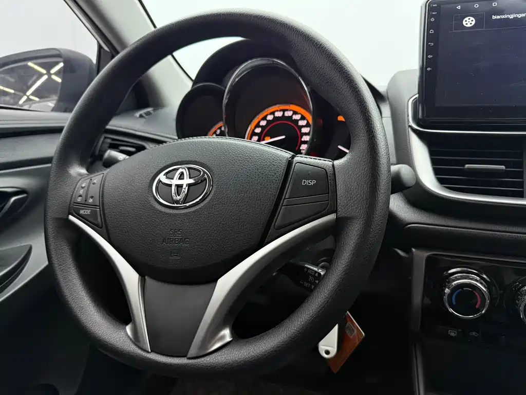 Toyota Yaris L 2022 — фото 13