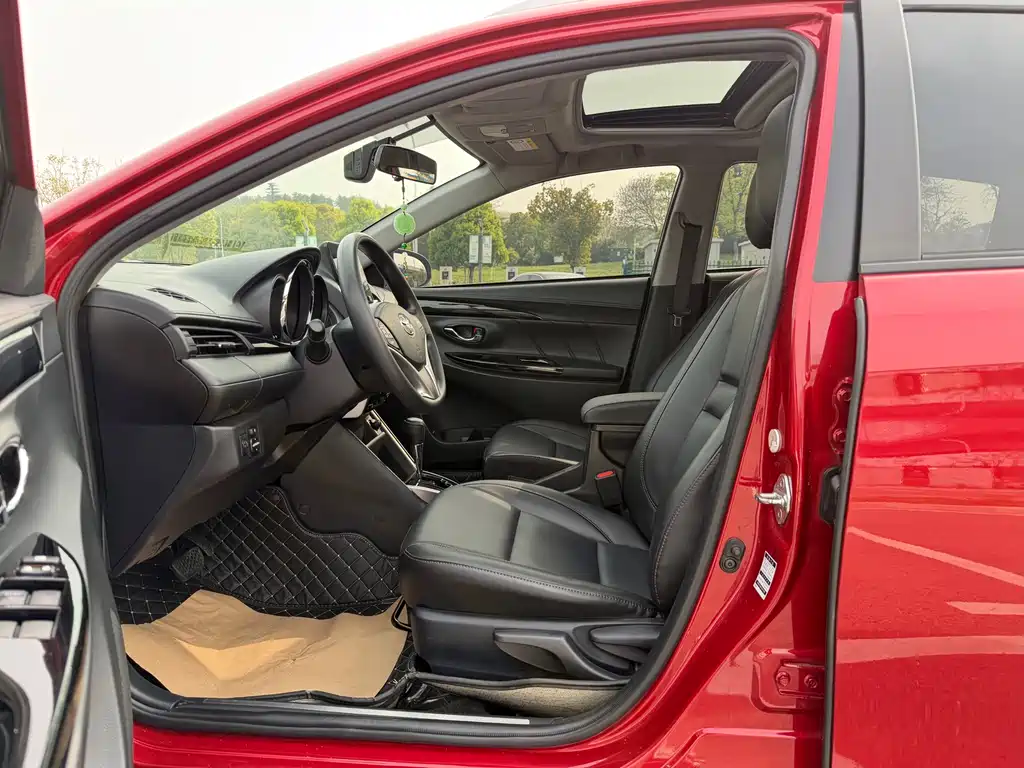 Toyota Yaris L 2021