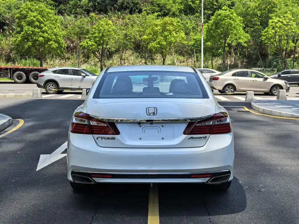 Honda Accord 2017 — фото 8