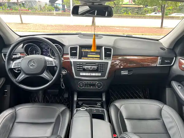 Mercedes-Benz M-Class 2012