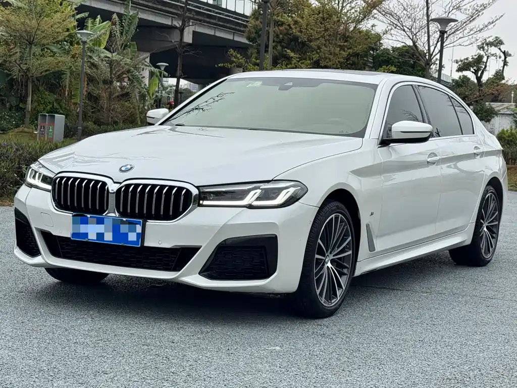 BMW 5 Series 2022 — фото 1