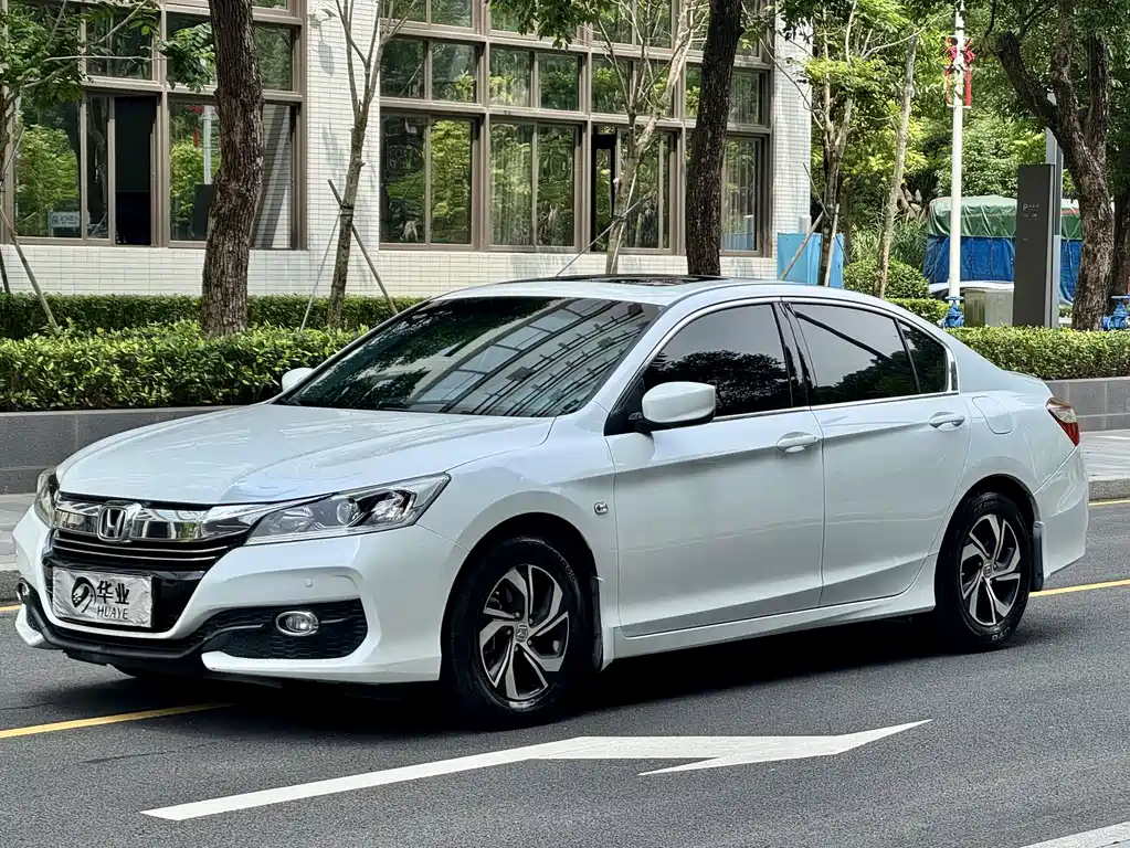 Honda Accord 2018 — фото 1