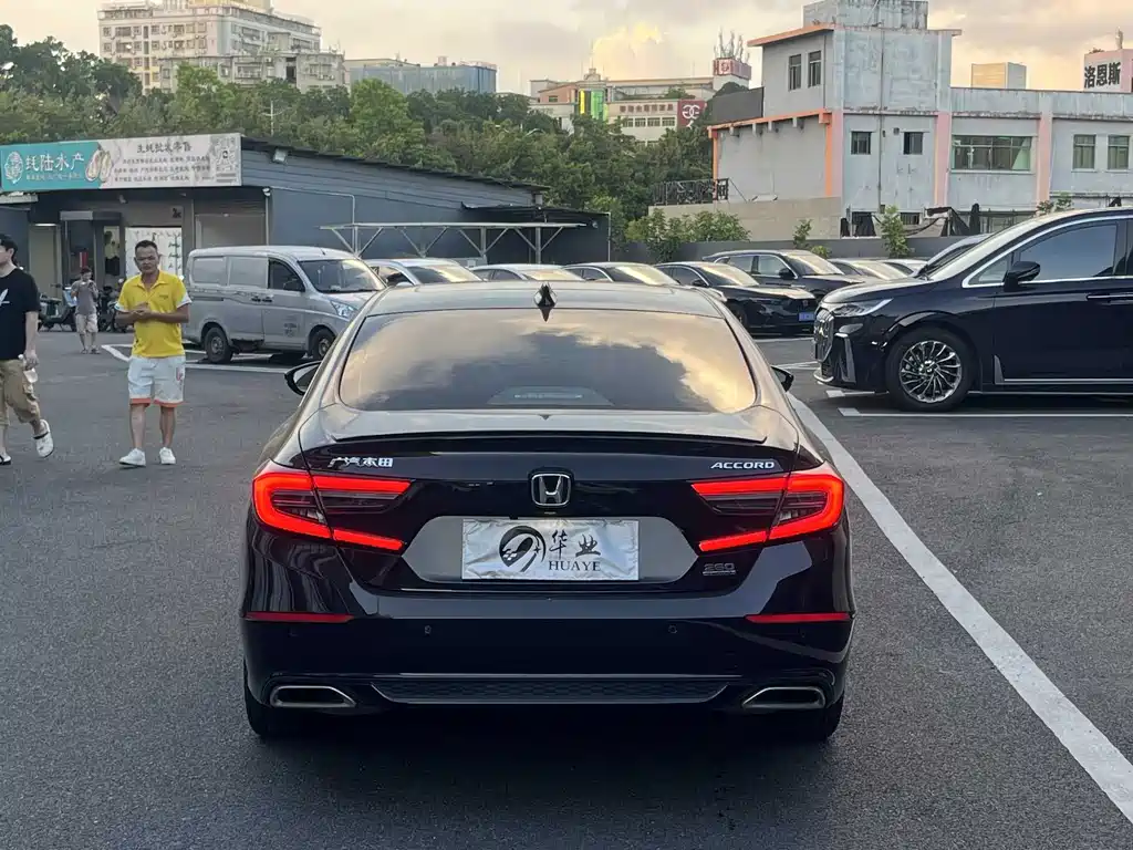 Honda Accord 2022 — фото 10