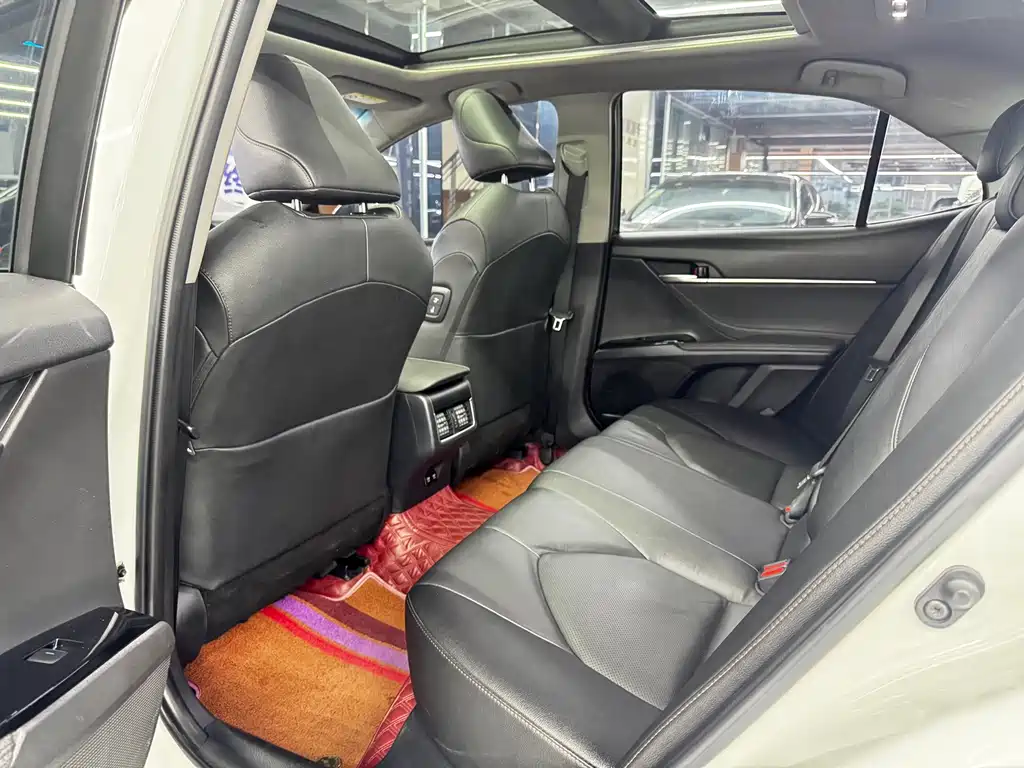 Toyota Camry 2021 — фото 13