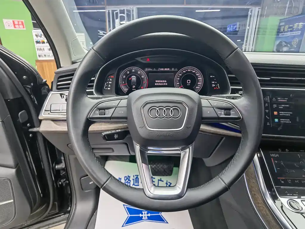 Audi Q7 2024 — фото 10