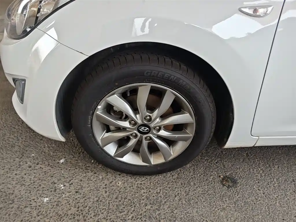 Hyundai Elantra Langdong 2015 — фото 23