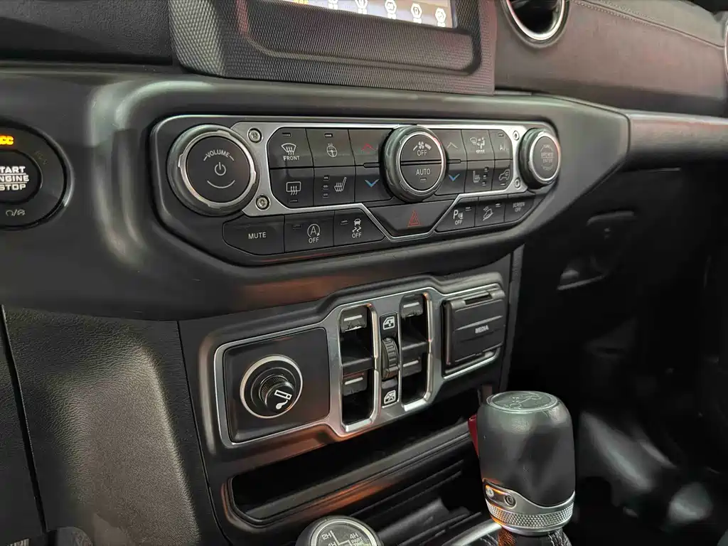 Jeep Wrangler 2020 — фото 13
