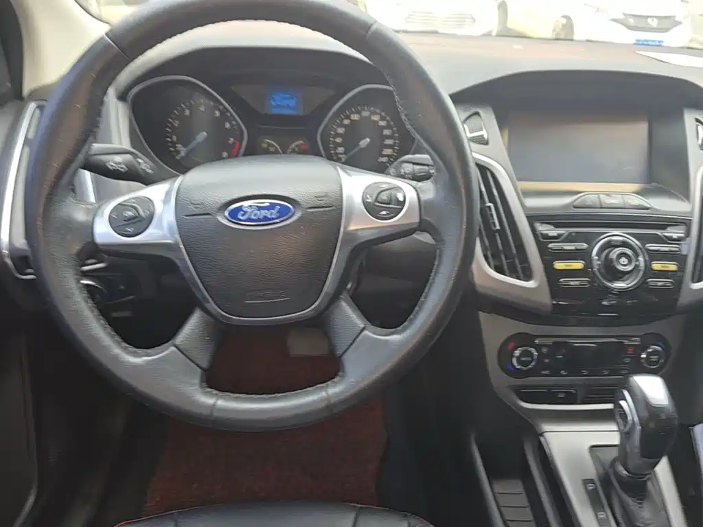 Ford Focus 2015 — фото 11