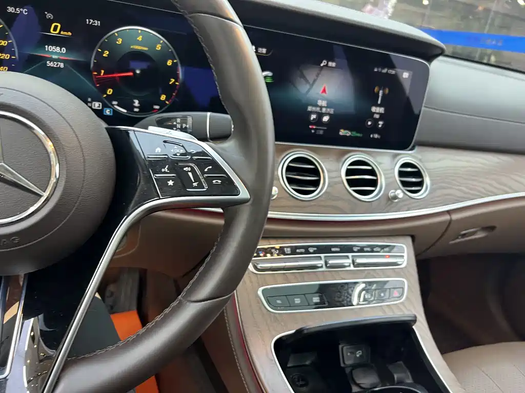 Mercedes-Benz E-Class 2022 — фото 12