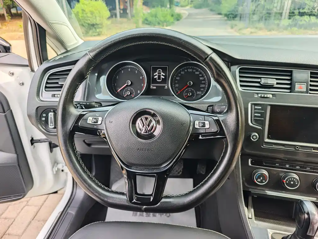 Volkswagen Golf 2017 — фото 11