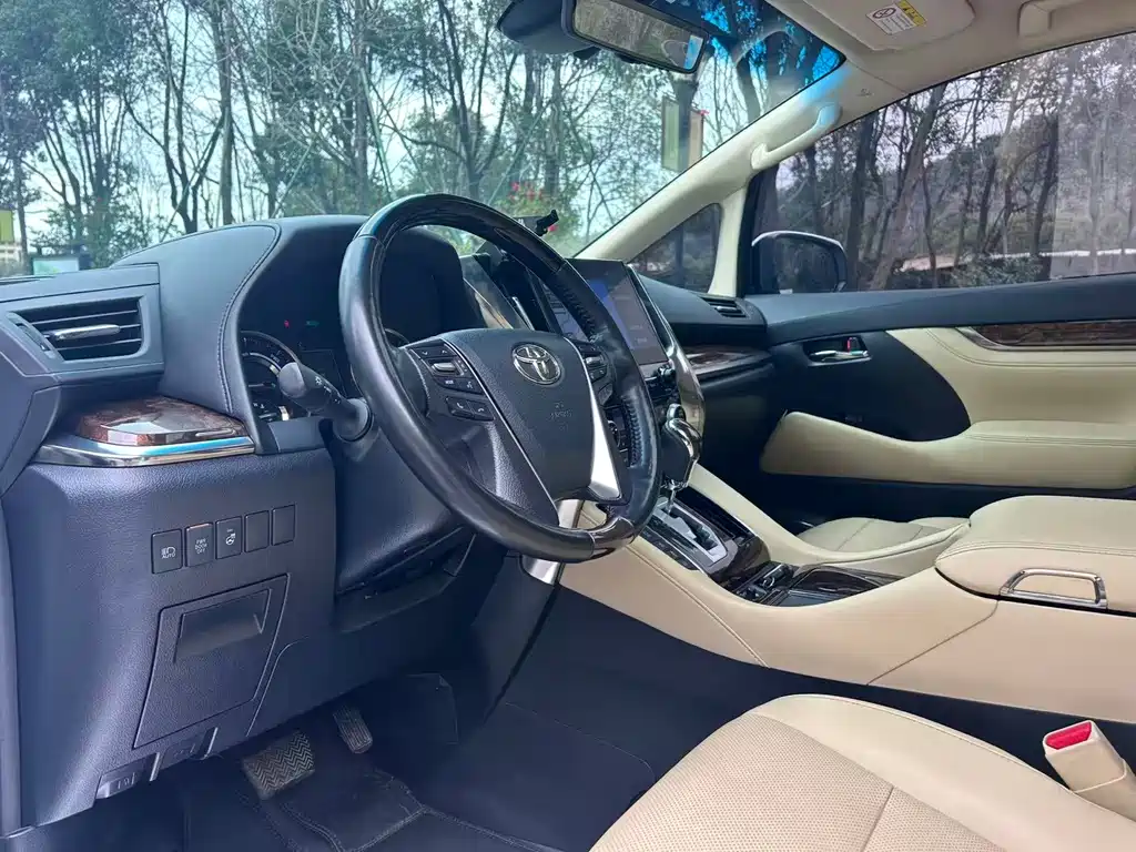 Toyota Alphard 2021 — фото 8