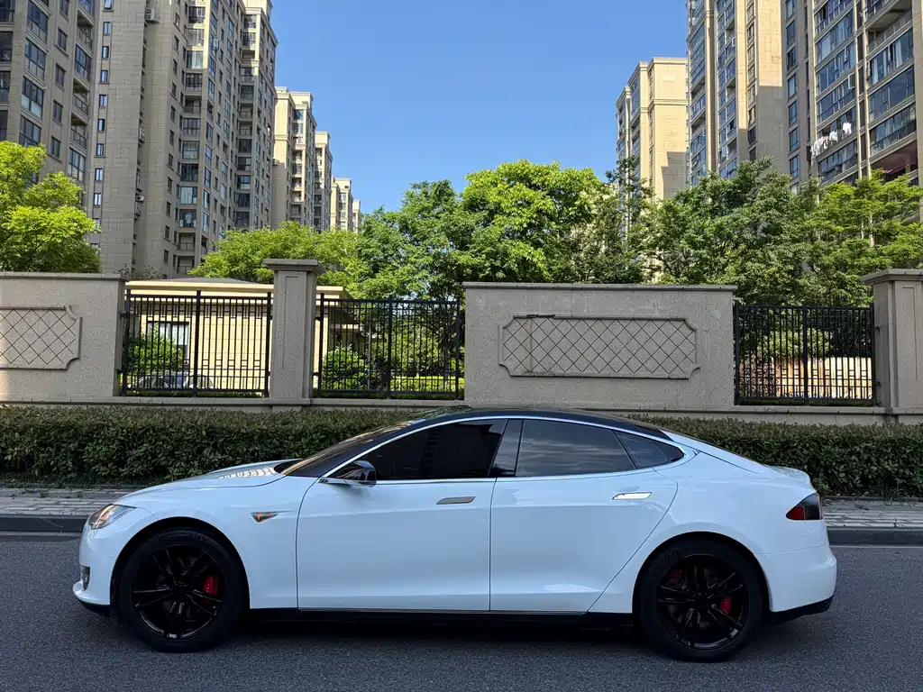 Tesla Model S 2014 — фото 9