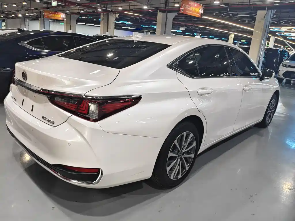 Lexus ES 2023 — фото 17