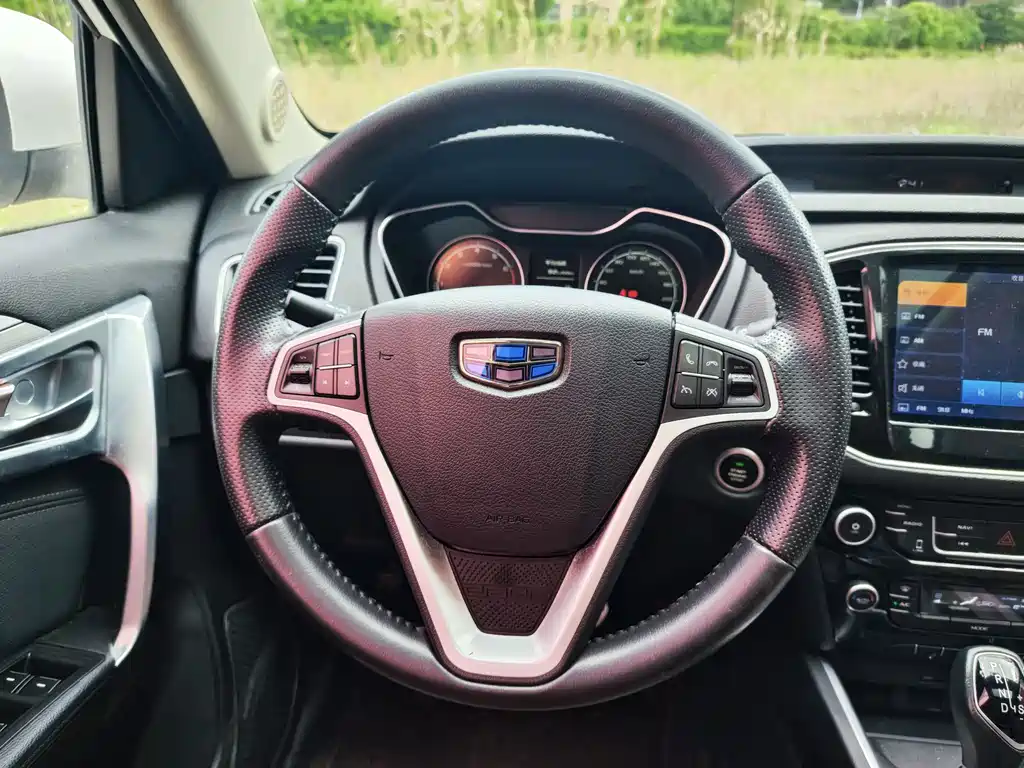 Geely Vision X6 2018 — фото 13