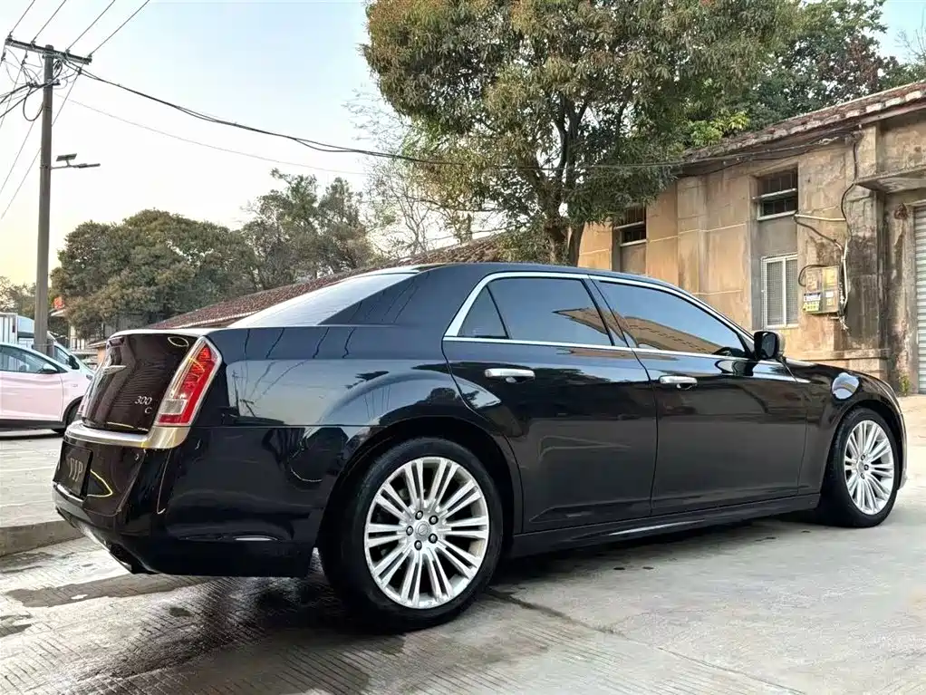 Chrysler 300C 2015 — фото 7