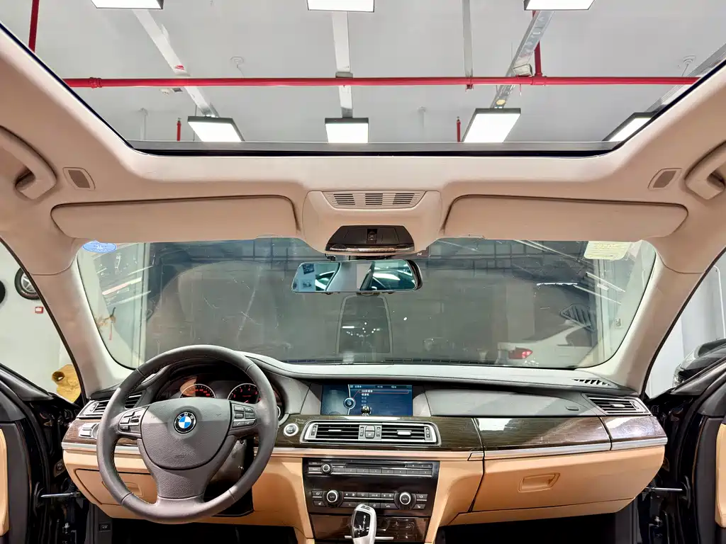 BMW 7 Series 2012 — фото 9