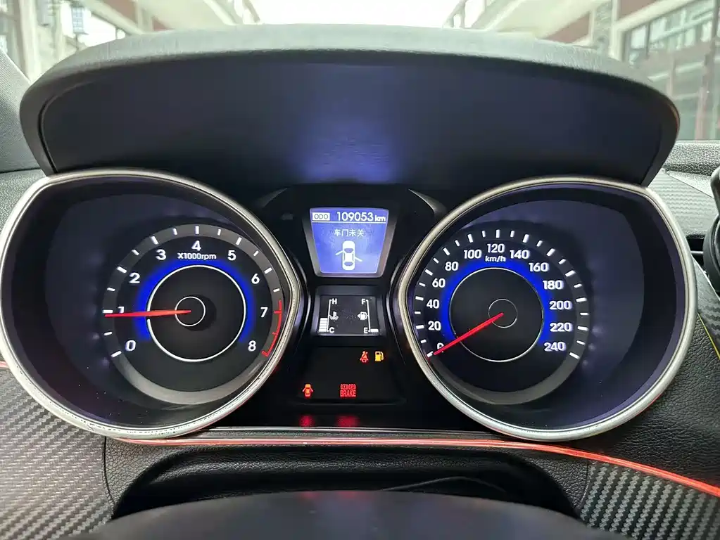 Hyundai Elantra 2016 — фото 14