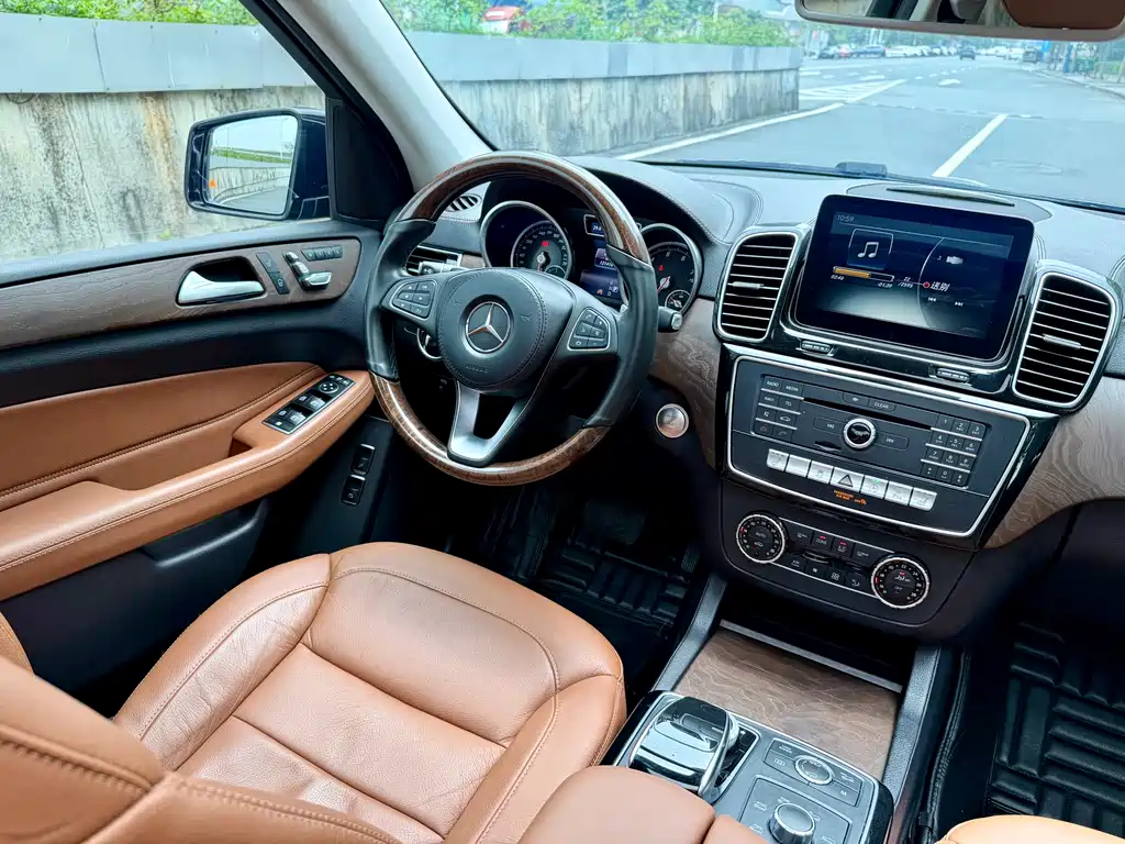 Mercedes-Benz GLS 2016 — фото 25