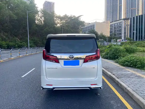 Toyota Alphard 2015