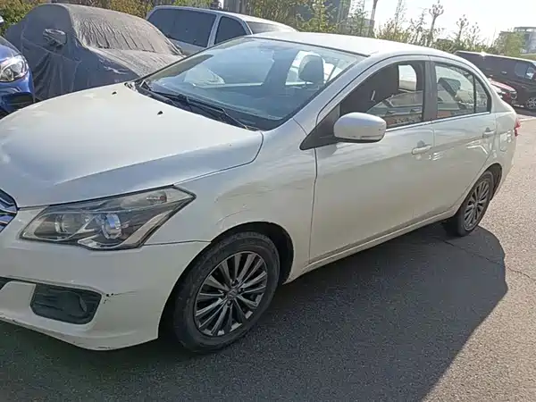 Suzuki Qiyue 2015