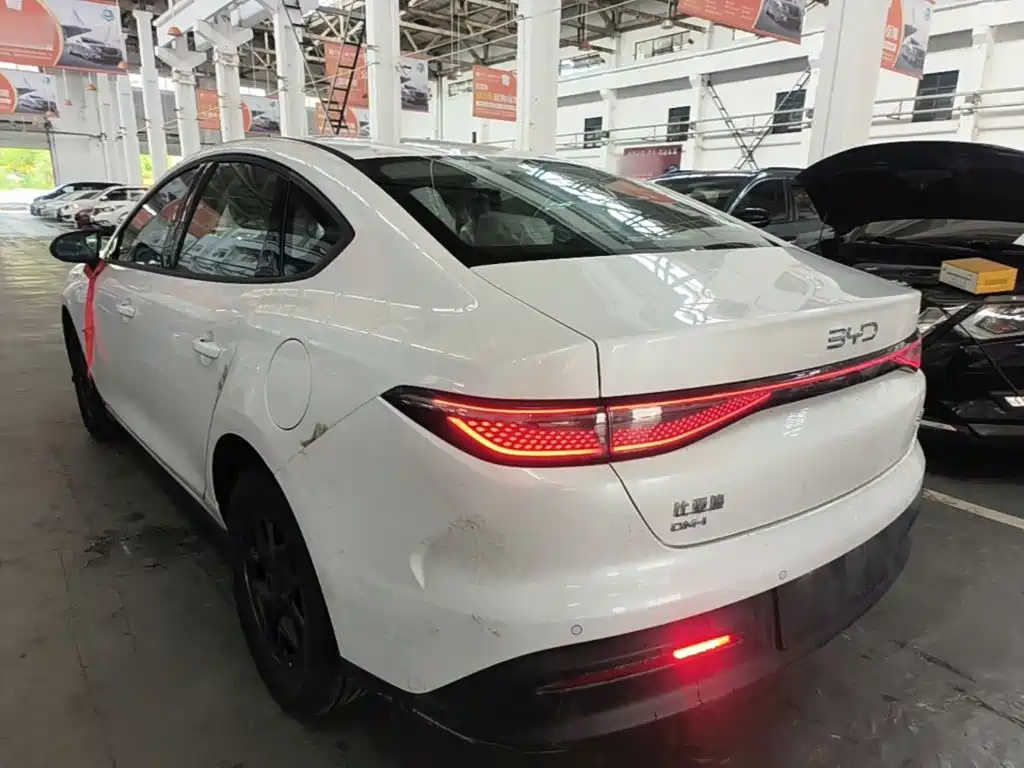 BYD Seal 05 DM-i 2026 — фото 5